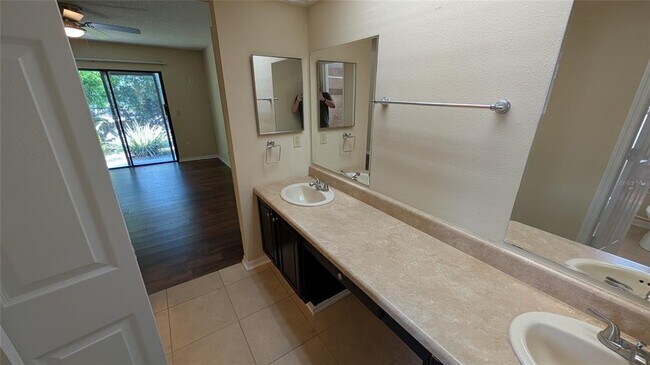 Building Photo - 840 Lake Jackson Cir