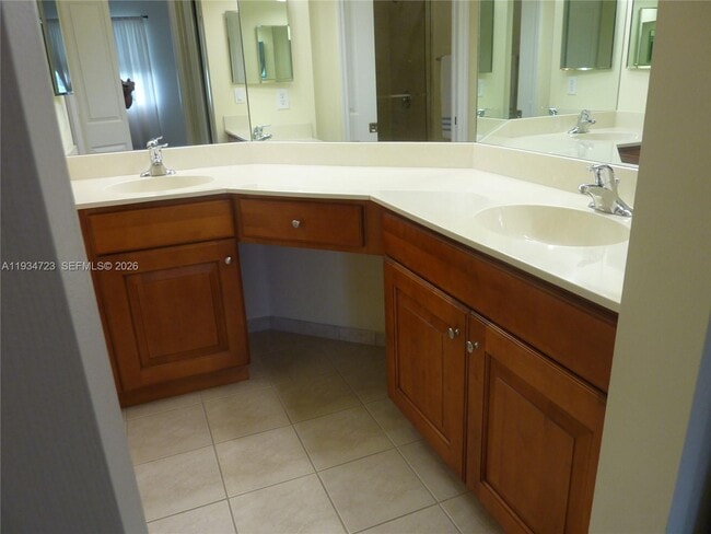 Building Photo - 3500 Oaks Clubhouse Dr