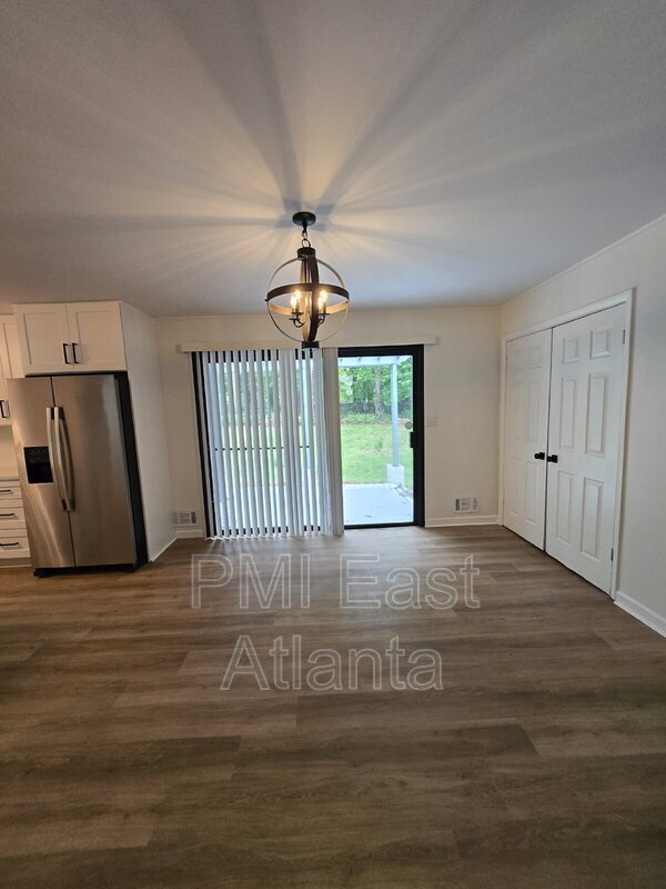 Building Photo - 2275 Country Club Ln SW