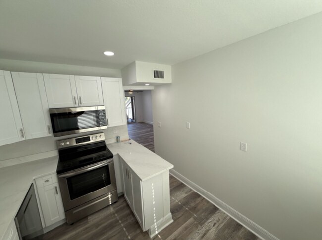 Building Photo - 2209 Belleair Rd