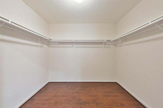 Building Photo - 7718 Shavano Ln