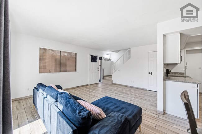 Building Photo - 2Bed/1.5Bath Townhouse at Olive Ave/63rd Ave! Ready for Immediate Move-In!