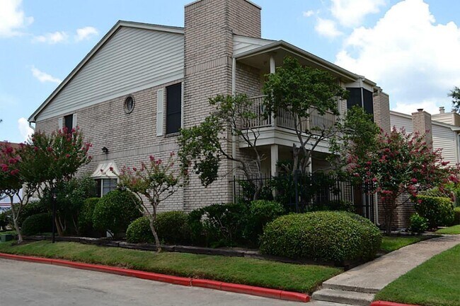 Building Photo - 800 Country Pl Dr