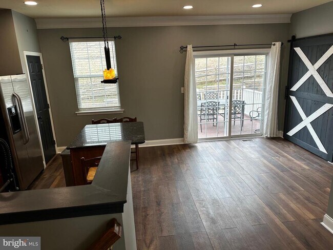 Building Photo - 2732 Shelburne Rd