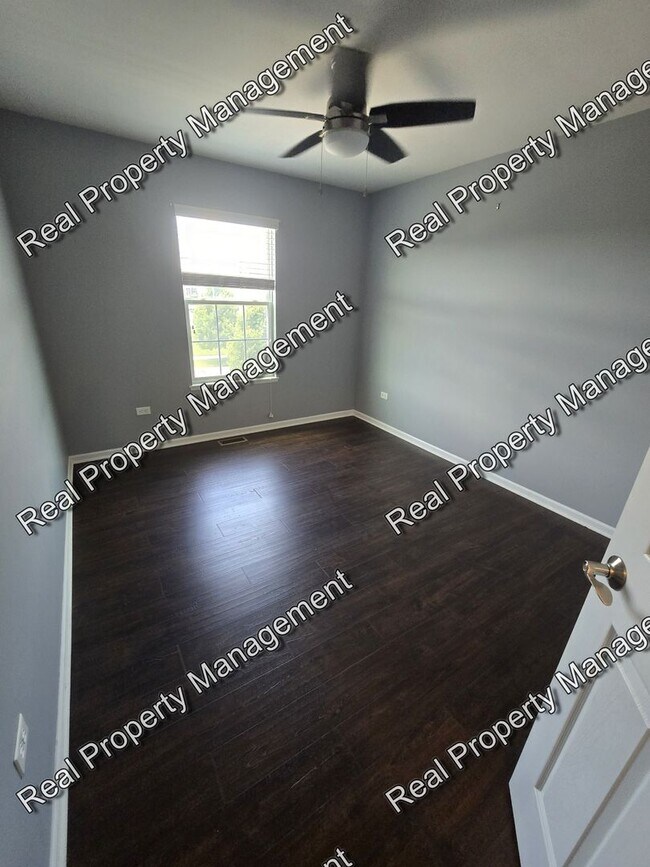 Building Photo - Four Bedroom Crown Point Beauty