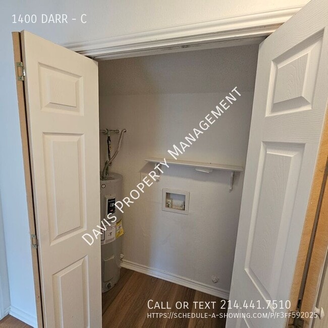 Building Photo - 1400 DARR-C