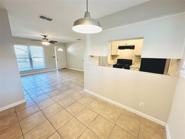 Building Photo - 4748 Suburban Dr