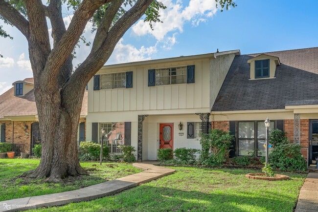 Building Photo - Beautiful Townhouse in South Shreveport