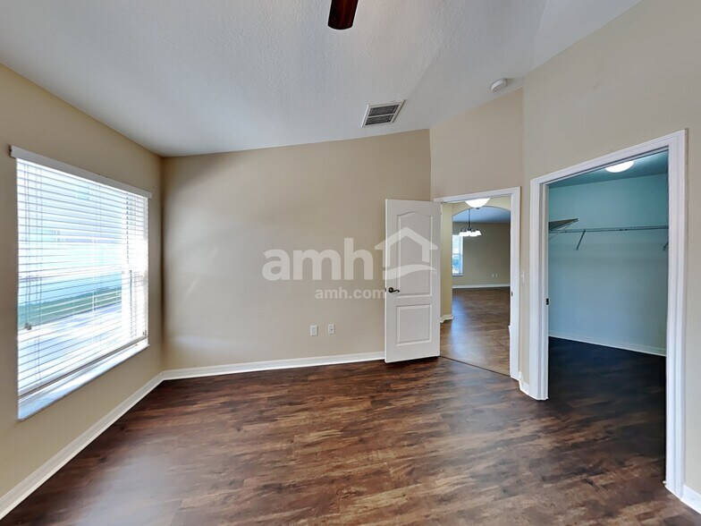 Building Photo - 10047 Perthshire Cir