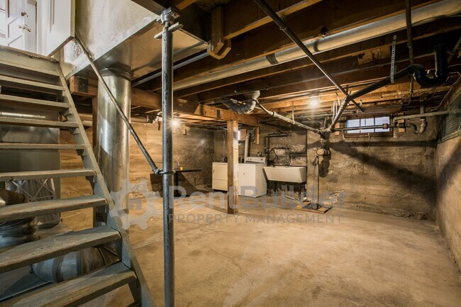Building Photo - 1404 Marquette Pl NE