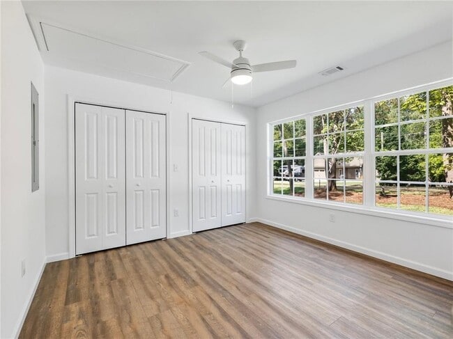 Building Photo - 8079 Beachwood Dr