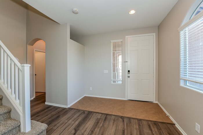 Building Photo - 10575 E Primrose Ln