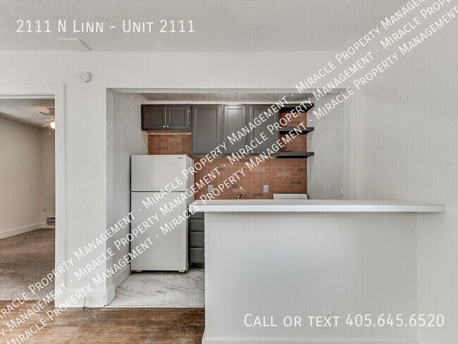 Building Photo - 2111 N Linn-Unit 2111
