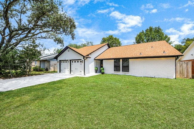 Building Photo - 227 Concordia Dr