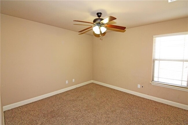 Building Photo - 3108 SW Oakleigh Rd