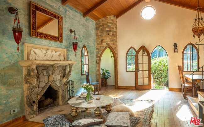 Building Photo - 8978 Wonderland Ave