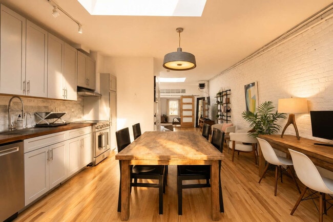 Building Photo - 354 Bowery-SI ID1035017P