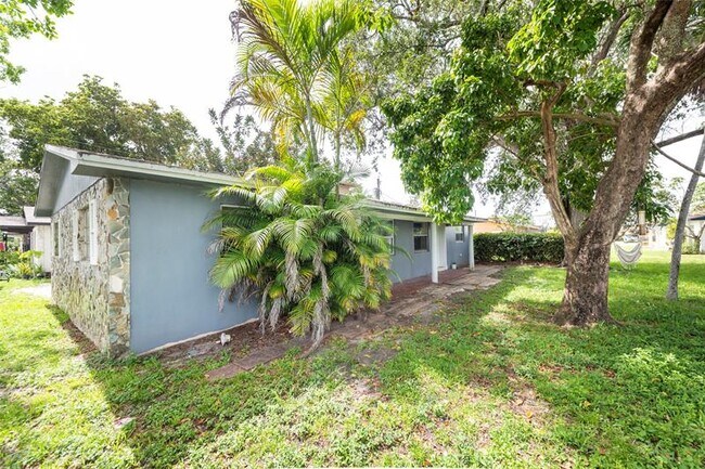 Building Photo - 6170 SW 43rd St