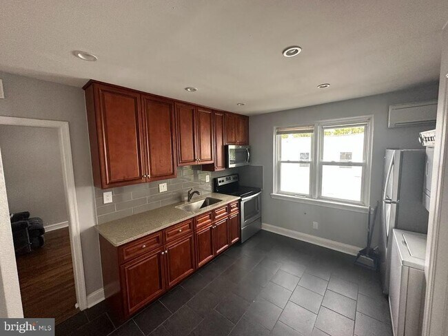 Building Photo - 39 S Easton Rd