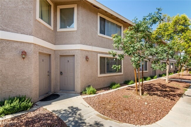 Primary Photo - 100 S Crestline Dr