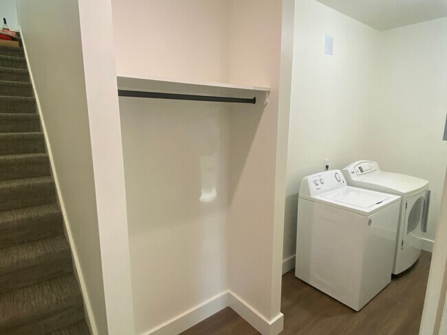 Building Photo - 537 Hancock St