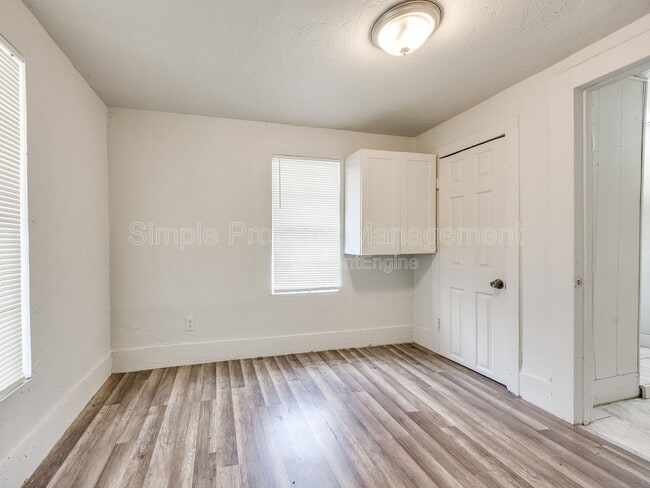 Building Photo - 2413 S Youngs Blvd