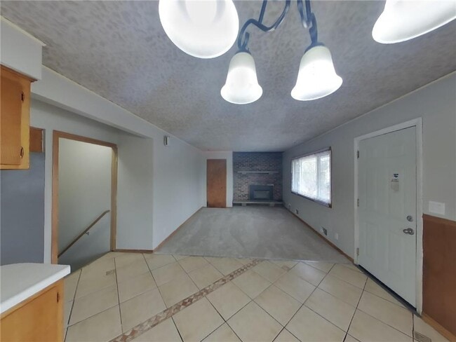 Building Photo - 1633 Sherwood Ave