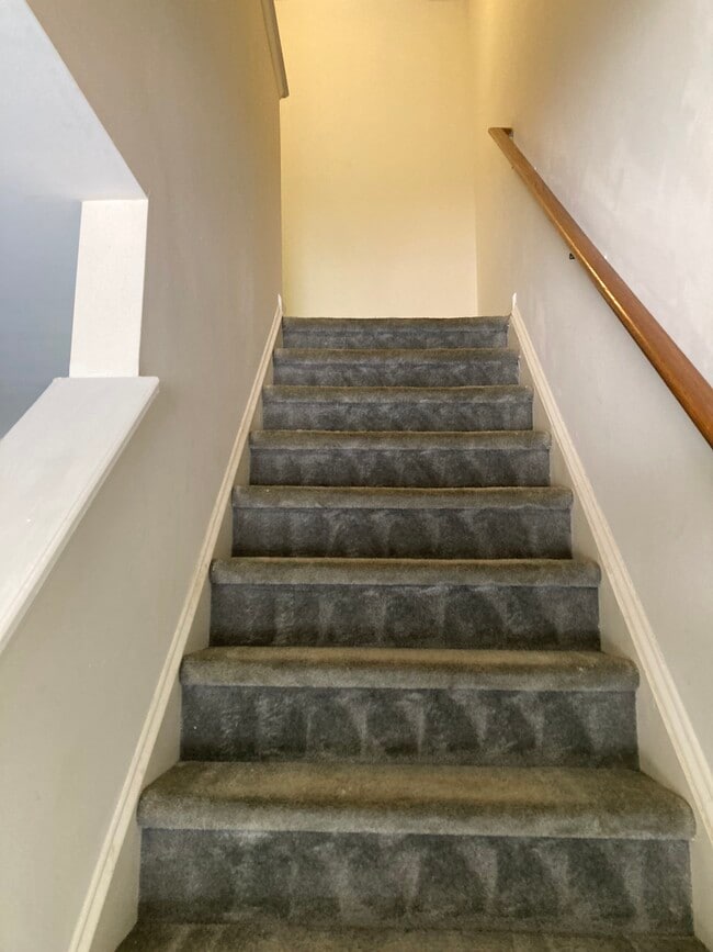 Building Photo - 65 Red Ln