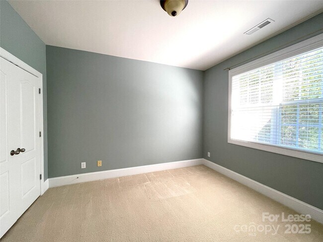 Building Photo - 4934 Mesa Verde Rd