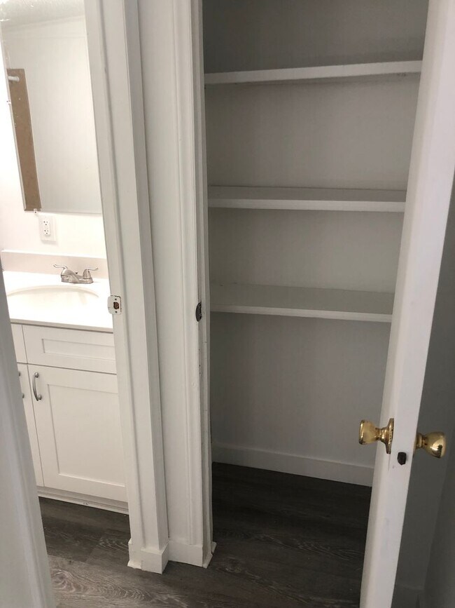 Building Photo - Spacious 3 bed 2 bath house in the greater...