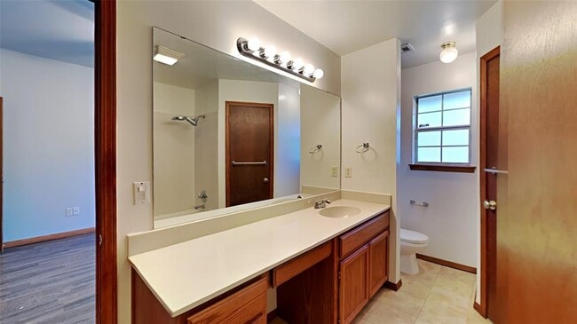 Building Photo - 1241 Capitol Dr