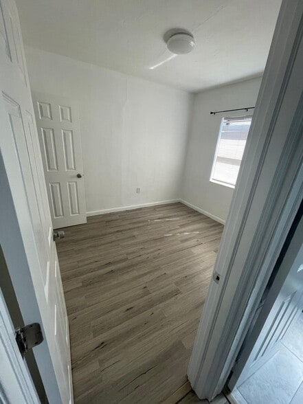 Building Photo - 11301 Peachtree Dr