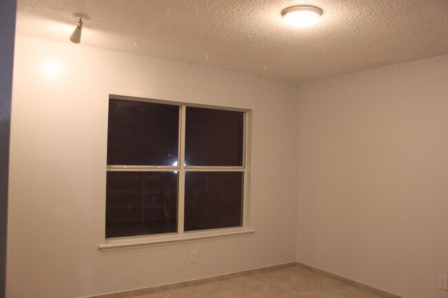 Building Photo - 288 Maricopa Dr