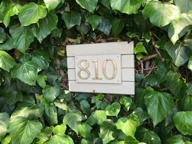 Building Photo - 810 Carlita Cir