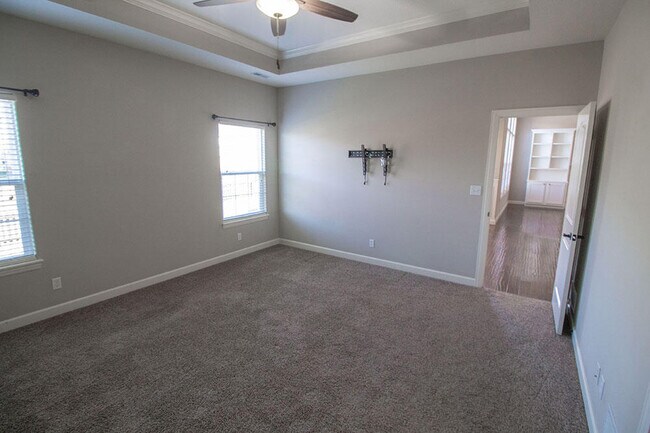 Building Photo - 7407 Pemberton Dr