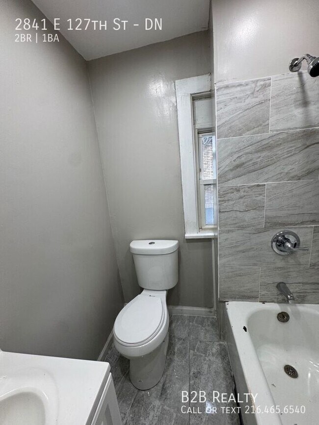 Building Photo - 2841 E 127th St