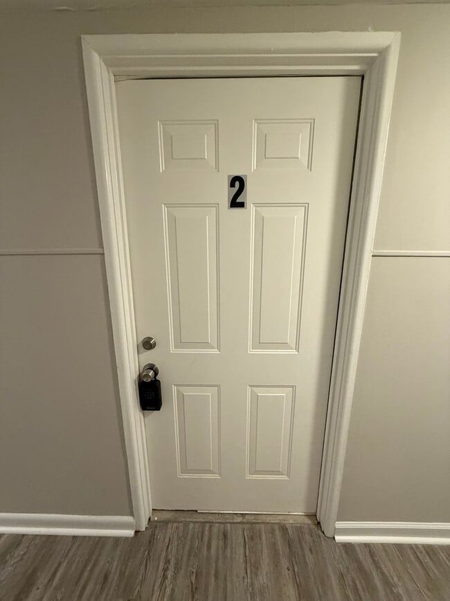 Building Photo - 2082 Fairmont Ct