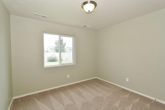 Building Photo - Clean Single-Level Home in Quiet Neighborhood