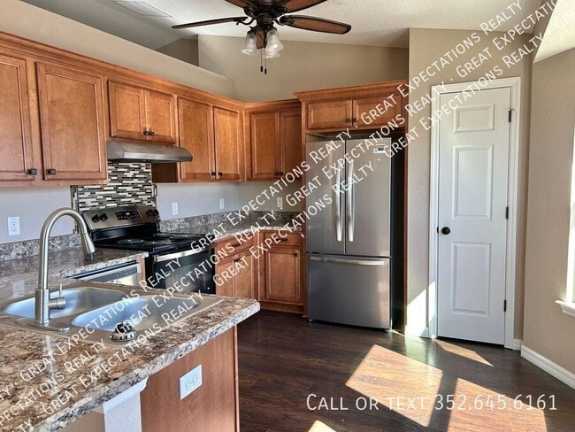 Building Photo - 648 W Marguerita Dr