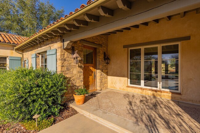 Building Photo - Outdoor Oasis