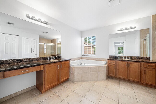 Building Photo - 8845 Sandy Crest Ln