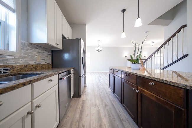 Building Photo - 2638 Vierling Dr E