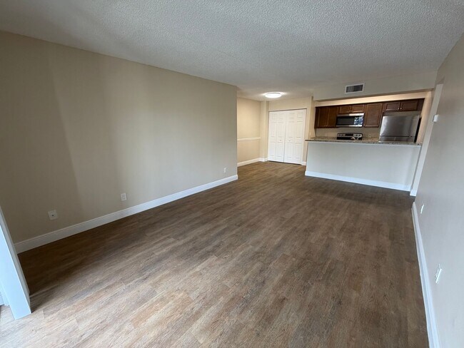 Building Photo - 5321 Summerlin Woods Dr