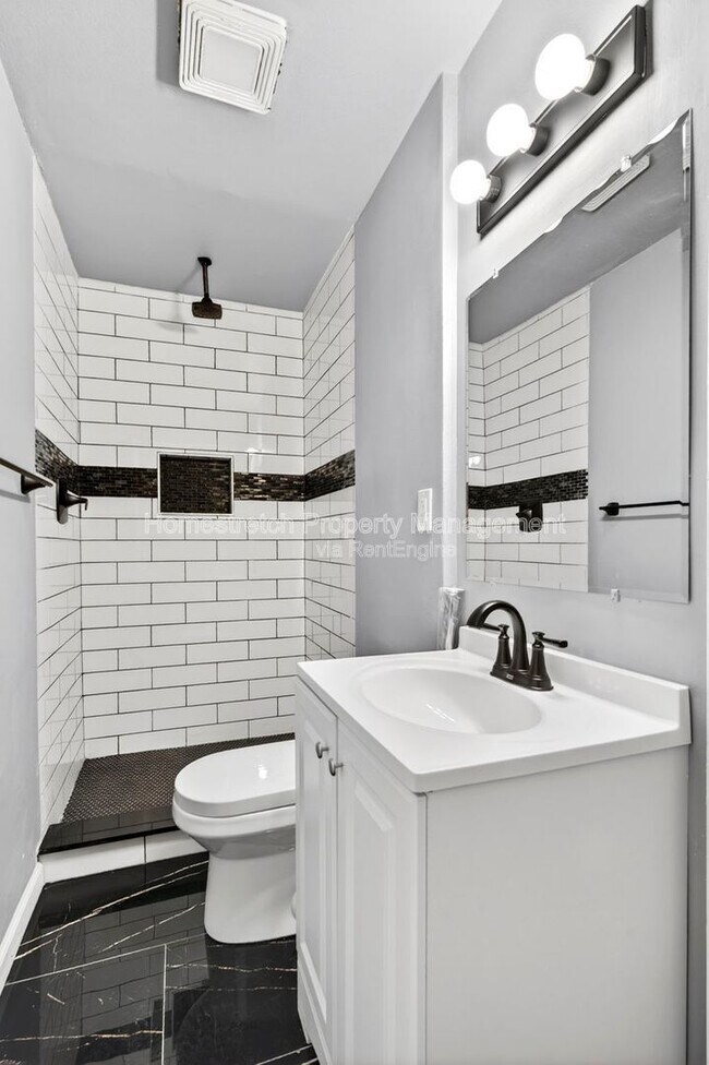 Building Photo - 1810 Mora Ln