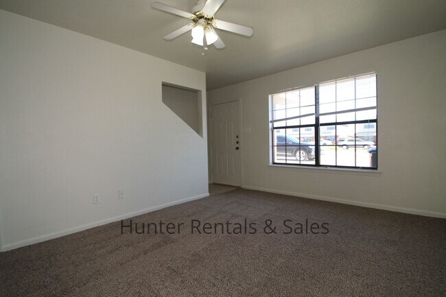 Building Photo - Spacious Two-Bedroom!