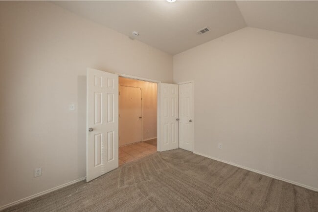 Building Photo - 9916 Channing Rd