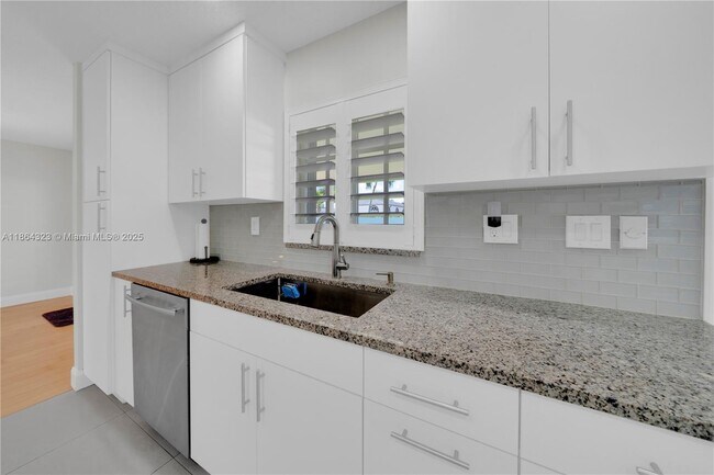 Building Photo - 13232 SW 52nd Terrace