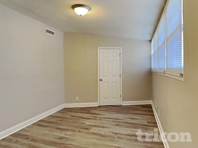 Building Photo - 2801 Attaberry Dr
