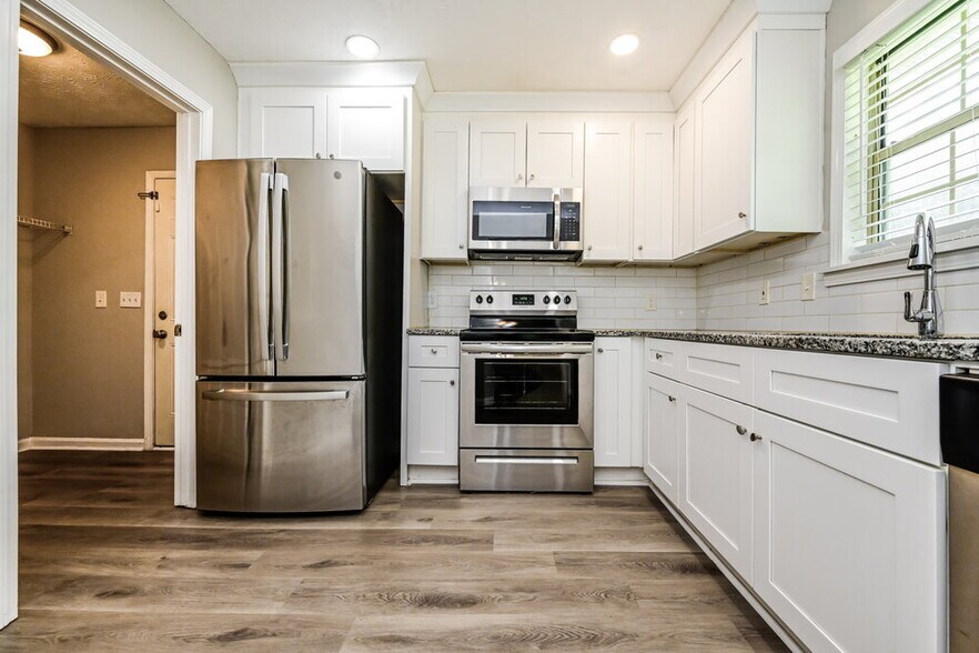 Building Photo - 2921 Sunset Ct
