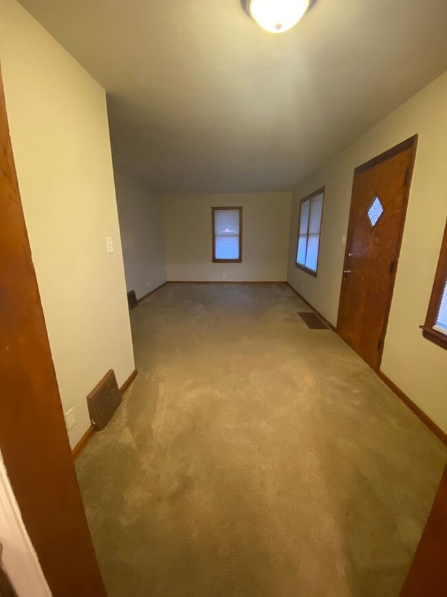 Building Photo - 3112 S Vermont Ave